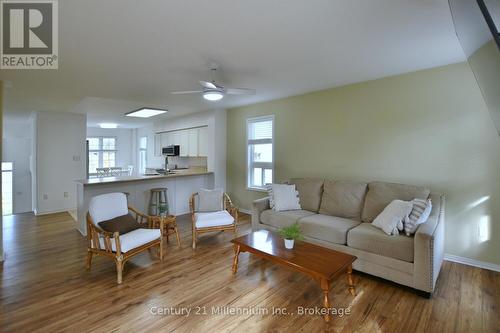 35 Northwood Drive, Wasaga Beach, ON - Indoor Photo Showing Living Room
