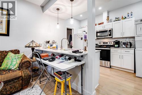 50-52 Wellington Street East, Chatham, ON - Indoor Photo Showing Kitchen With Upgraded Kitchen