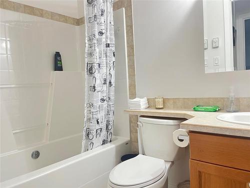93 Eagle Way, Brandon, MB - Indoor Photo Showing Bathroom