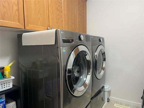 93 Eagle Way, Brandon, MB - Indoor Photo Showing Laundry Room
