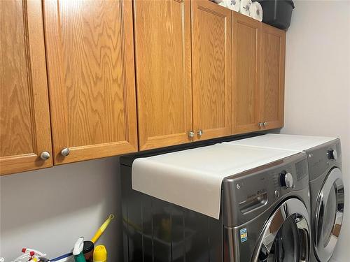 93 Eagle Way, Brandon, MB - Indoor Photo Showing Laundry Room