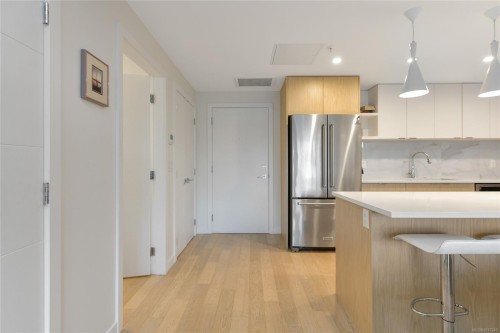 302-5118 Cordova Bay Rd, Saanich, BC - Indoor Photo Showing Kitchen