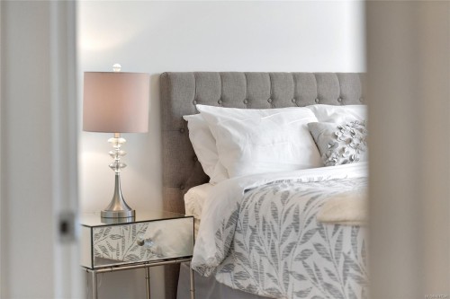 302-5118 Cordova Bay Rd, Saanich, BC - Indoor