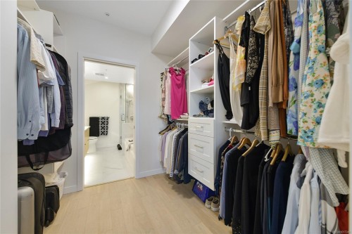 302-5118 Cordova Bay Rd, Saanich, BC - Indoor With Storage