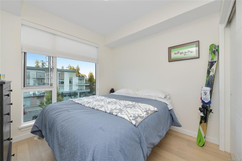 302-5118 Cordova Bay Rd, Saanich, BC - Indoor Photo Showing Bedroom