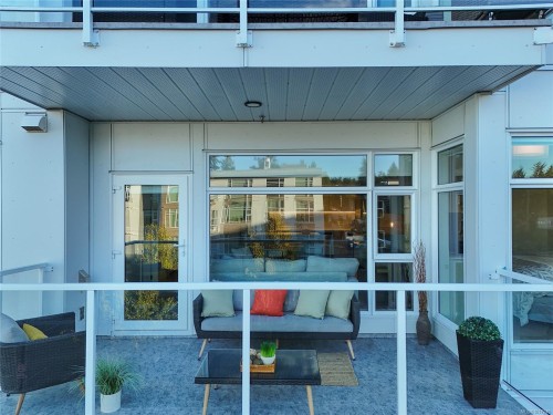 302-5118 Cordova Bay Rd, Saanich, BC - Outdoor