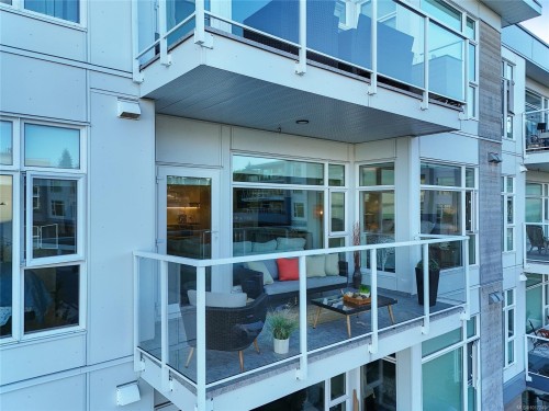 302-5118 Cordova Bay Rd, Saanich, BC - Outdoor With Exterior