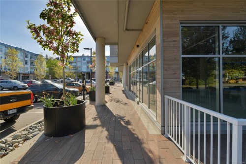 302-5118 Cordova Bay Rd, Saanich, BC - Outdoor