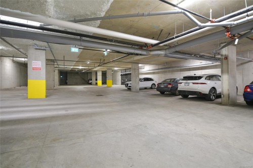 302-5118 Cordova Bay Rd, Saanich, BC - Indoor Photo Showing Garage