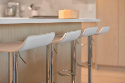 302-5118 Cordova Bay Rd, Saanich, BC - Indoor