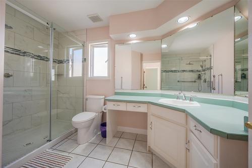 53-3333 South Main Street, Penticton, BC - Indoor Photo Showing Bathroom