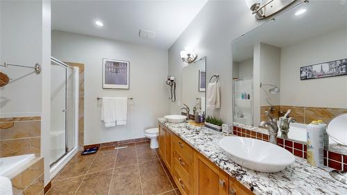 230 Boulder Creek, Cranbrook, BC - Indoor Photo Showing Bathroom
