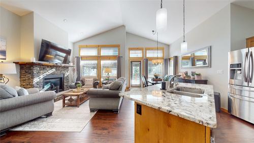 230 Boulder Creek, Cranbrook, BC - Indoor With Fireplace