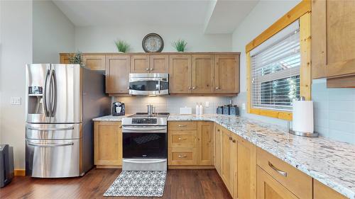 230 Boulder Creek, Cranbrook, BC - Indoor Photo Showing Kitchen With Upgraded Kitchen
