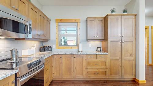 230 Boulder Creek, Cranbrook, BC - Indoor Photo Showing Kitchen With Upgraded Kitchen
