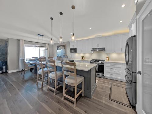 3866 Cimarron Drive, Kelowna, BC - Indoor Photo Showing Kitchen With Upgraded Kitchen