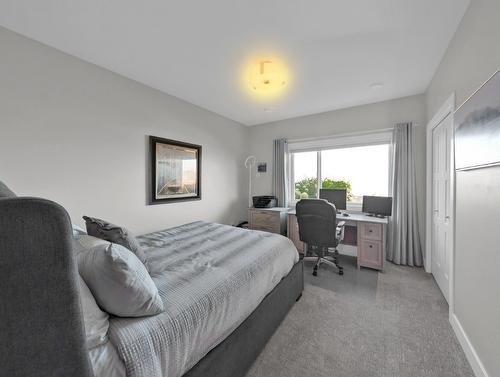 3866 Cimarron Drive, Kelowna, BC - Indoor Photo Showing Bedroom