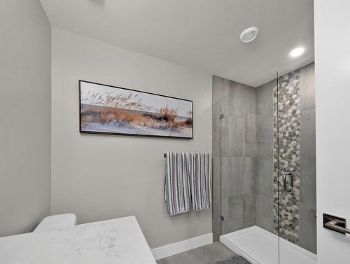 3866 Cimarron Drive, Kelowna, BC - Indoor Photo Showing Bathroom