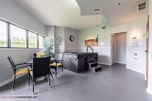 Sauna - 102-500 Rue St-Francois, Brossard, QC - Indoor