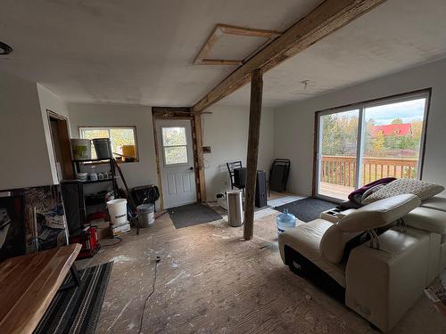 Salon - 6328 Rg Bisson, Rouyn-Noranda, QC - Indoor