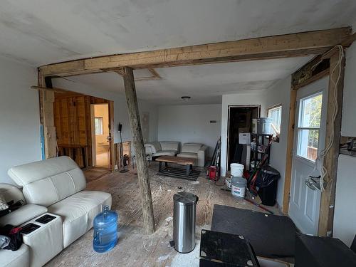 Salon - 6328 Rg Bisson, Rouyn-Noranda, QC - Indoor