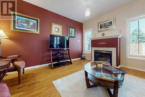 135 Mainprize Crescent, East Gwillimbury, ON - Indoor Photo Showing Living Room With Fireplace