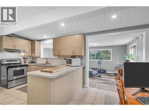 1415 Highland Drive S, Kelowna, BC - Indoor Photo Showing Kitchen