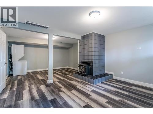 1415 Highland Drive S, Kelowna, BC - Indoor With Fireplace