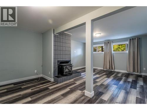 1415 Highland Drive S, Kelowna, BC - Indoor With Fireplace