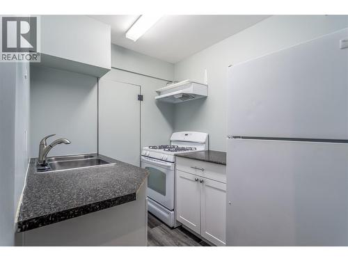 1415 Highland Drive S, Kelowna, BC - Indoor Photo Showing Kitchen