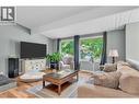 1415 Highland Drive S, Kelowna, BC  - Indoor Photo Showing Living Room 