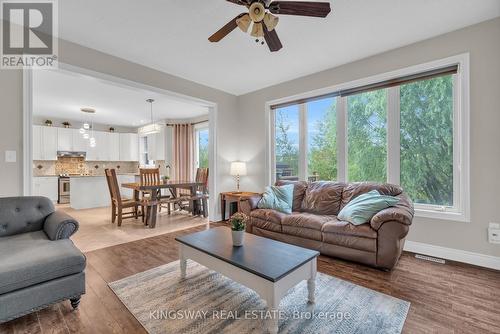 75 Chase Crescent, Cambridge, ON - Indoor Photo Showing Living Room