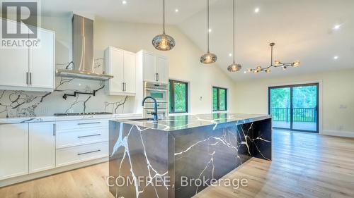 4608 Trent Trail, Severn, ON - Indoor Photo Showing Kitchen With Upgraded Kitchen