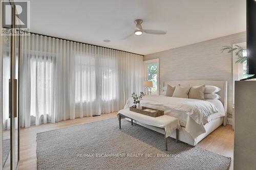 43 Mississauga Road S, Mississauga, ON - Indoor Photo Showing Bedroom