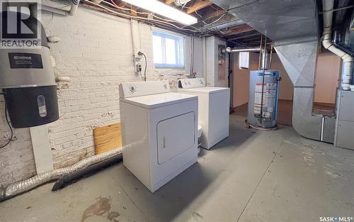 1002 9Th Street, Perdue, SK - Indoor Photo Showing Laundry Room