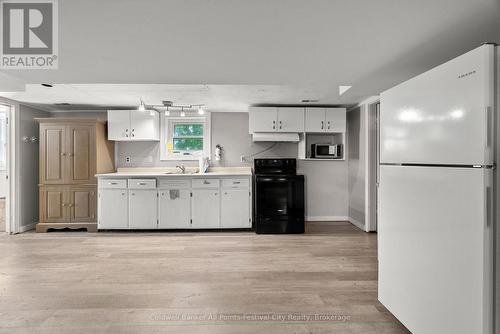 36404B Huron Road, Central Huron (Goderich), ON - Indoor Photo Showing Kitchen