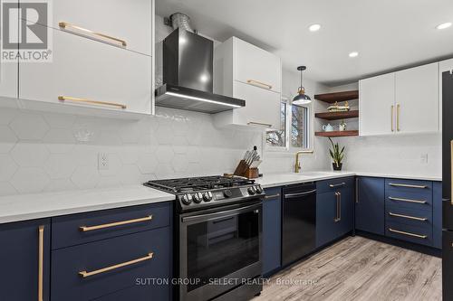 20 Lochern Road, London South (South T), ON - Indoor Photo Showing Kitchen With Upgraded Kitchen