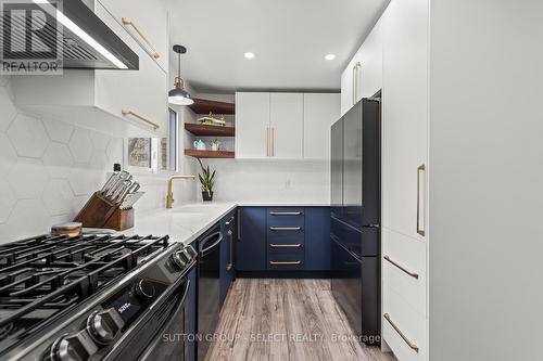 20 Lochern Road, London South (South T), ON - Indoor Photo Showing Kitchen With Upgraded Kitchen