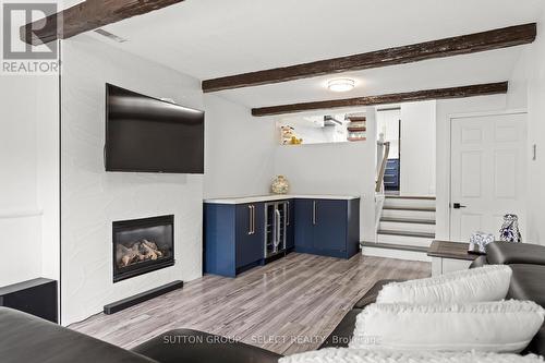 20 Lochern Road, London South (South T), ON - Indoor Photo Showing Living Room With Fireplace