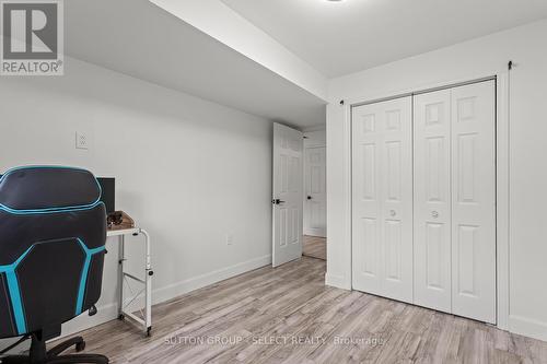 20 Lochern Road, London South (South T), ON - Indoor