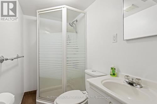 20 Lochern Road, London South (South T), ON - Indoor Photo Showing Bathroom