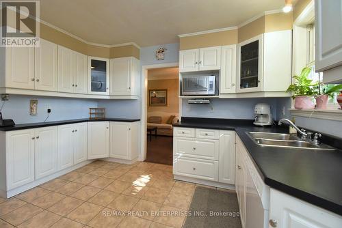 992 Baldwin Road, Mississauga, ON - Indoor Photo Showing Kitchen With Double Sink