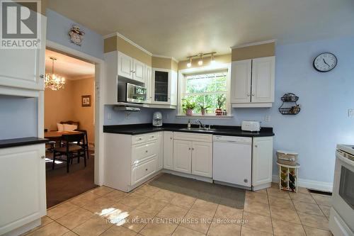 992 Baldwin Road, Mississauga, ON - Indoor Photo Showing Kitchen With Double Sink