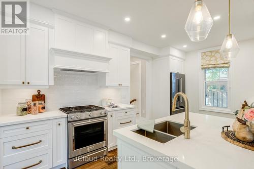 63 Zina Street, Orangeville, ON - Indoor Photo Showing Kitchen With Upgraded Kitchen