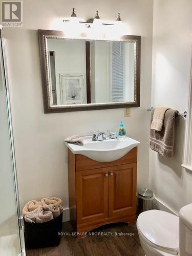 rear unit bathroom - 62 West Street, Port Colborne (Sugarloaf), ON - Indoor Photo Showing Bathroom