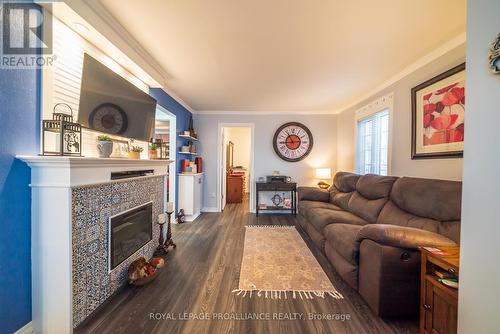 1 Kerr Crescent, Quinte West (Trenton Ward), ON - Indoor Photo Showing Living Room With Fireplace
