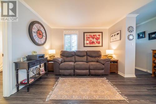 1 Kerr Crescent, Quinte West (Trenton Ward), ON - Indoor Photo Showing Living Room