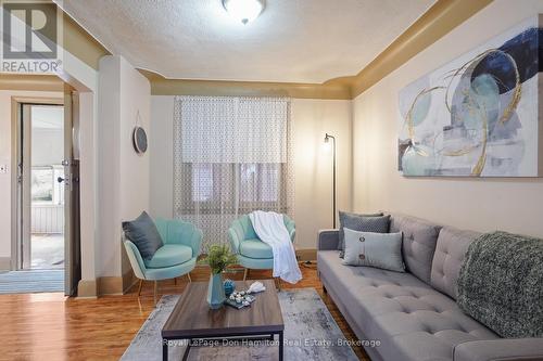 21 Elgin Street, Southwest Middlesex (Appin), ON - Indoor Photo Showing Living Room