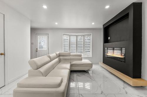 Salon - 1961 Rue De Coblence, Laval (Vimont), QC - Indoor Photo Showing Other Room