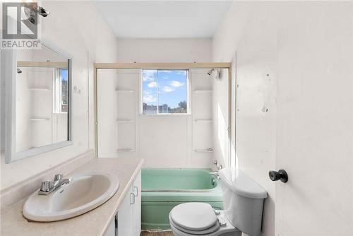 381 Leslie Street, Sudbury, ON - Indoor Photo Showing Bathroom
